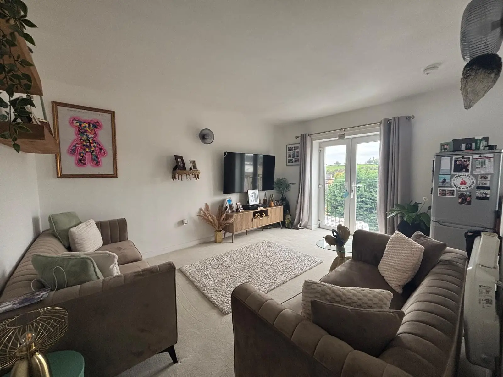Inspan House, Heckmondwike, Yorkshire - Living Room Juliet Balcony