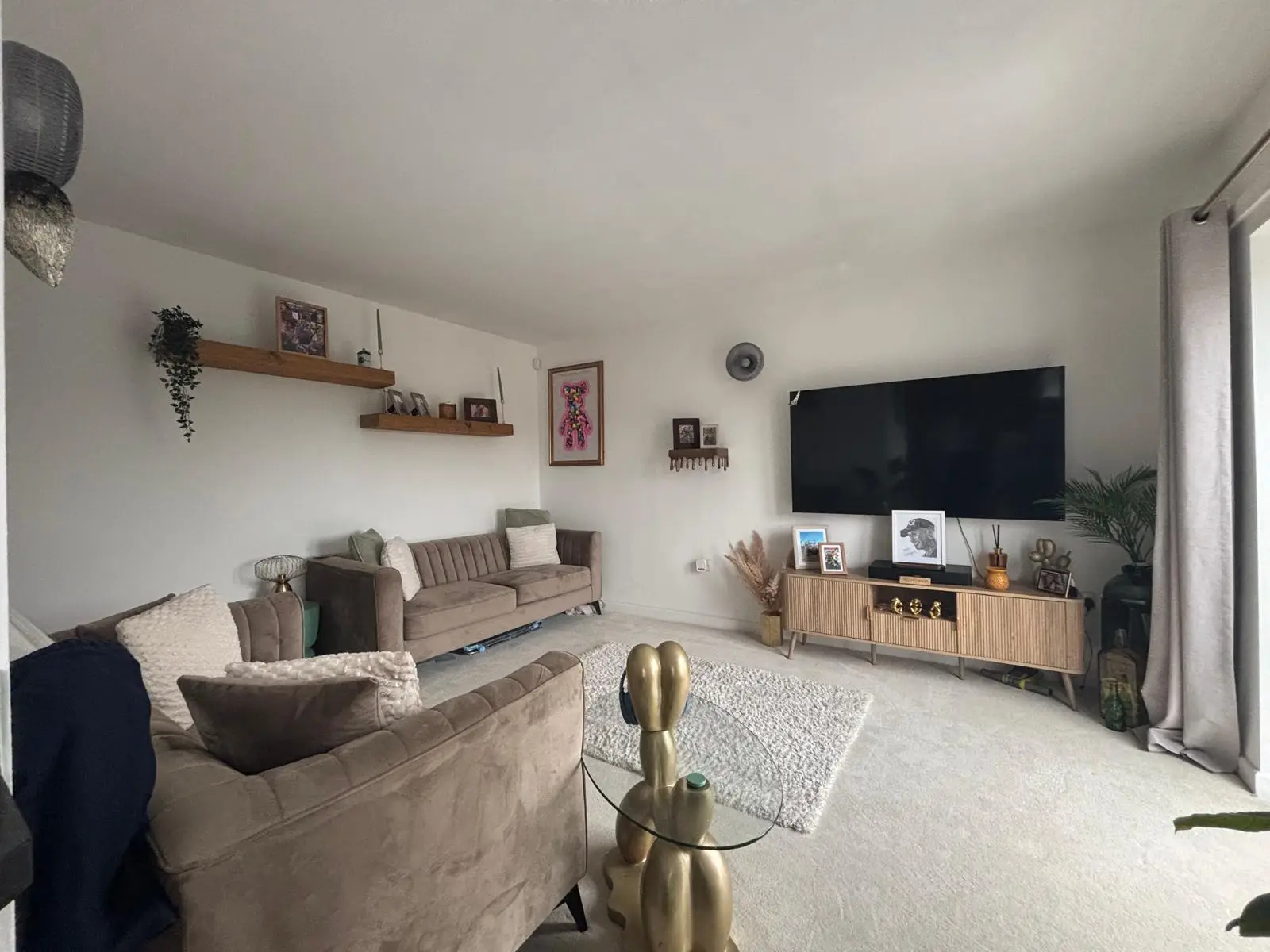Inspan House, Heckmondwike, Yorkshire - Living Room