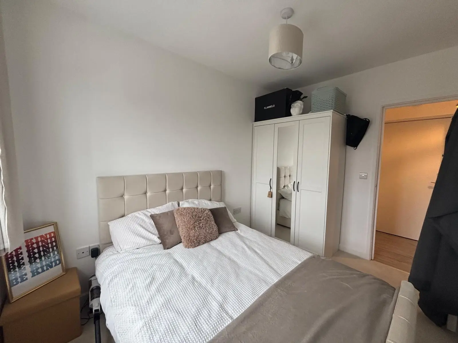 Inspan House, Heckmondwike, Yorkshire - Master Bedroom 2
