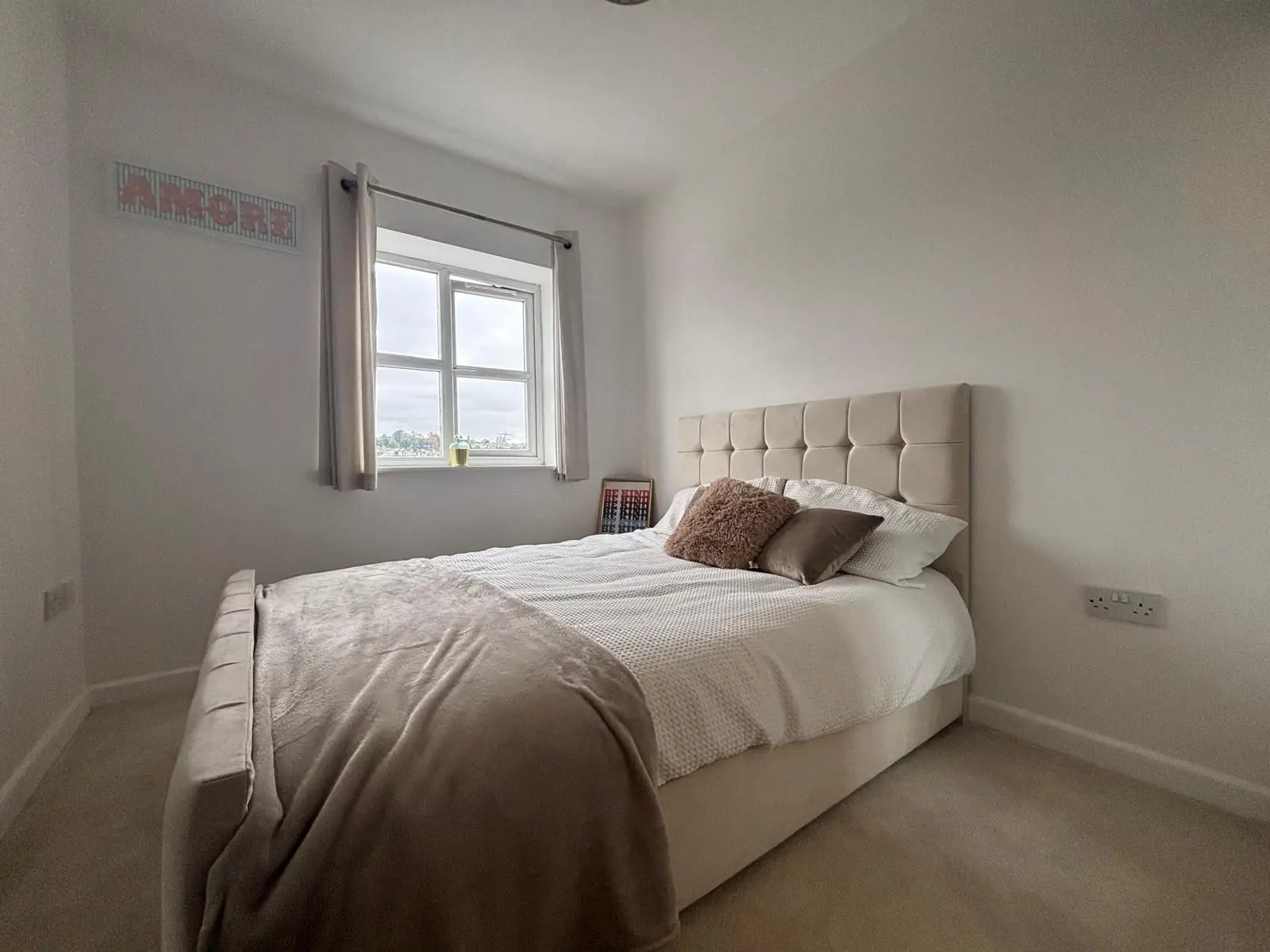 Inspan House, Heckmondwike, Yorkshire - Master Bedroom
